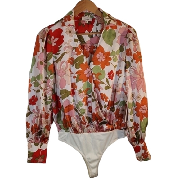 Entro Floral Magnolia Surplice Bodysuit - Picture 13 of 15